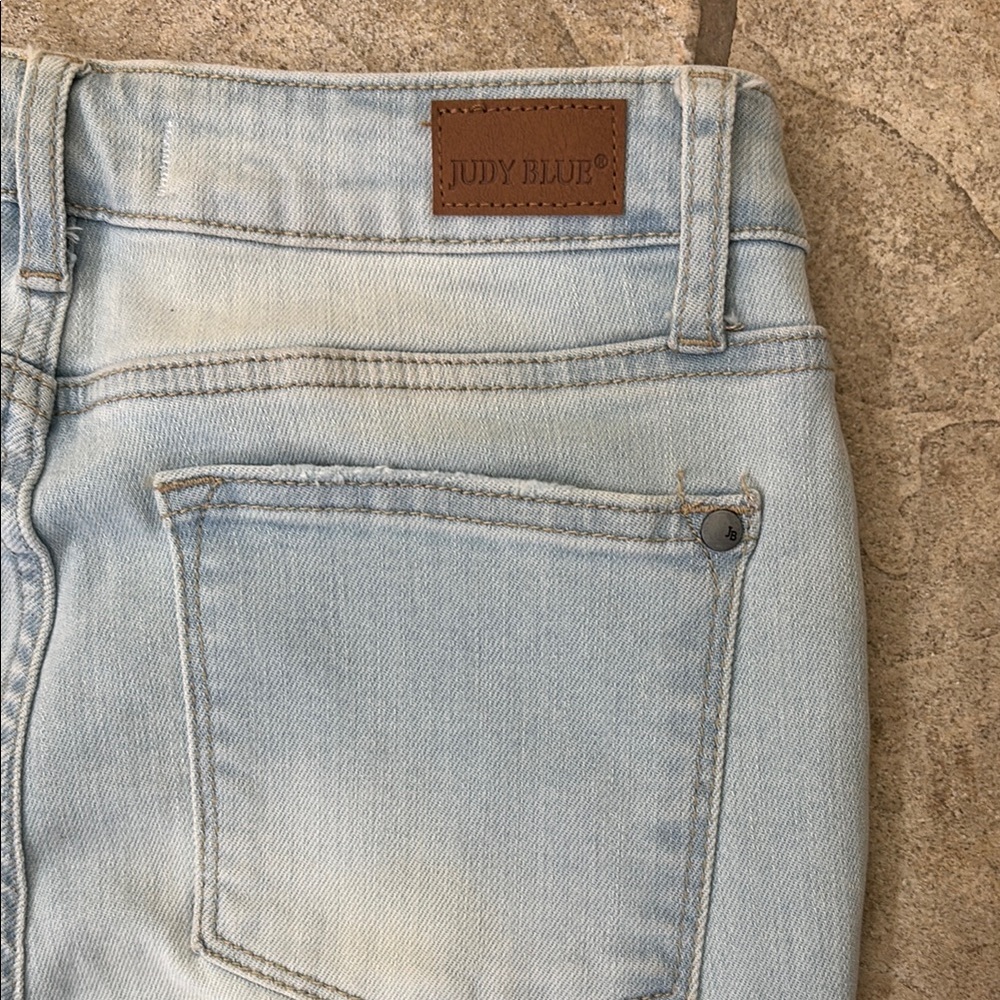 Judy Blue skinny fit  Women's Capri, light Blue , size 3/26 - Picture 3 of 4